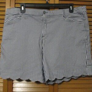 intro. shorts gingham black & white, scalloped hem, soft & stretchy size 22W